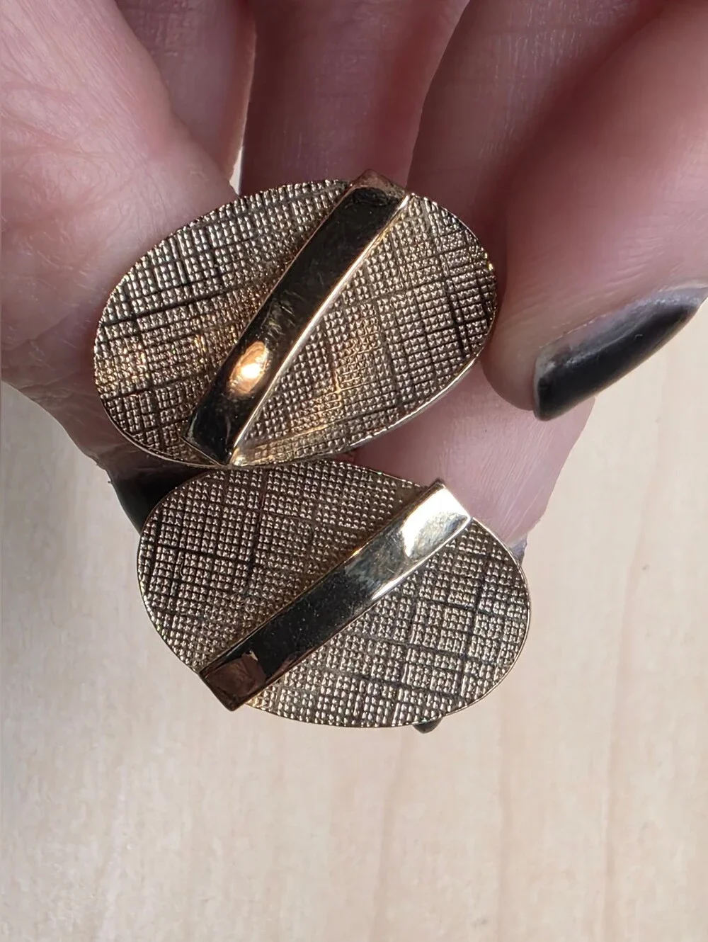 Vintage Gold Tone Oval Textured Cufflinks Mid Century Modern Geometric